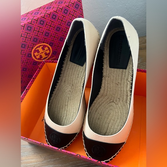 Tory Burch Shoes - NEW ✨Tory Burch Espadrille size 11